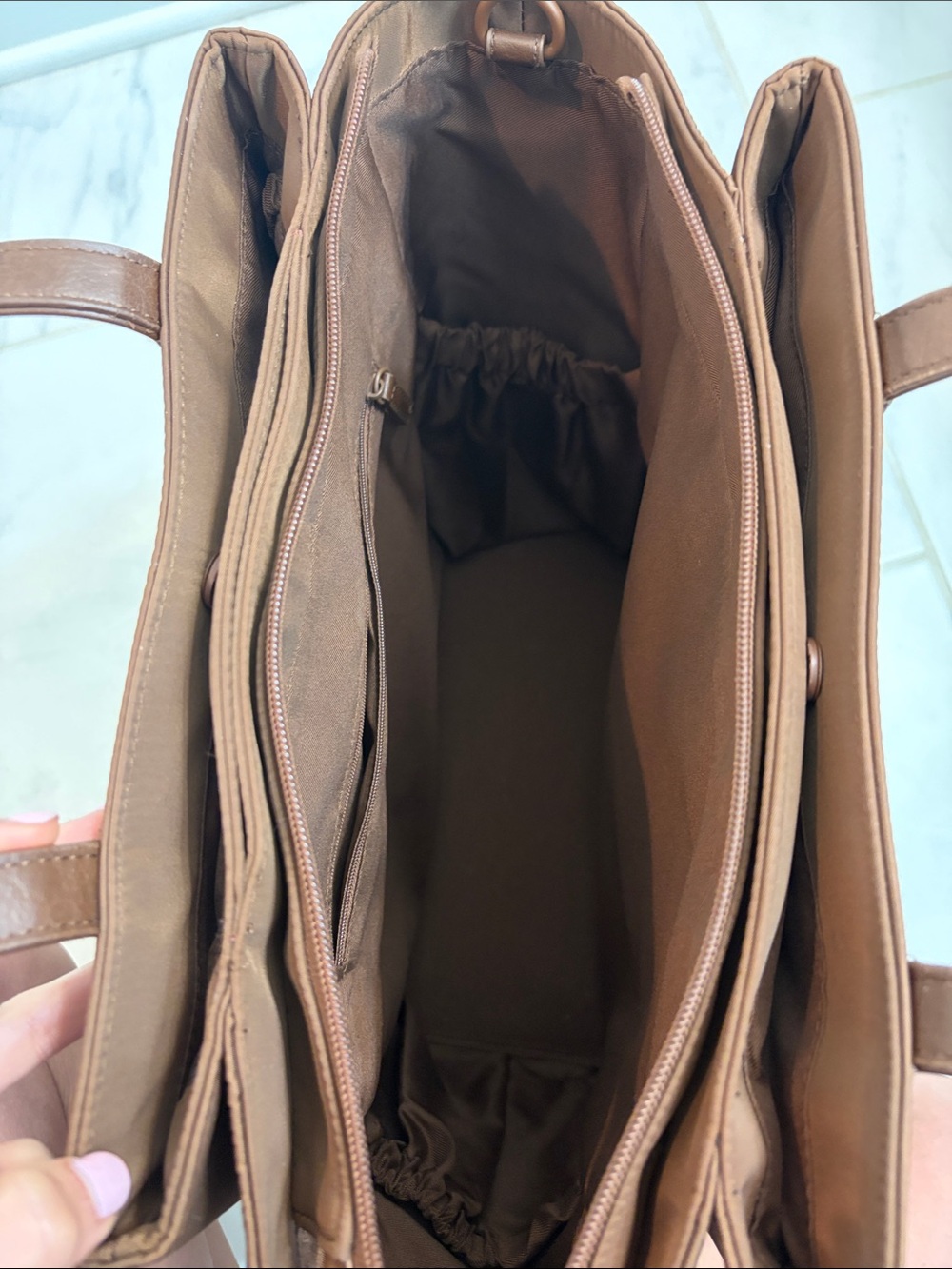 BEIS Commuter Tote in Maple Brown - Picture 10 of 10